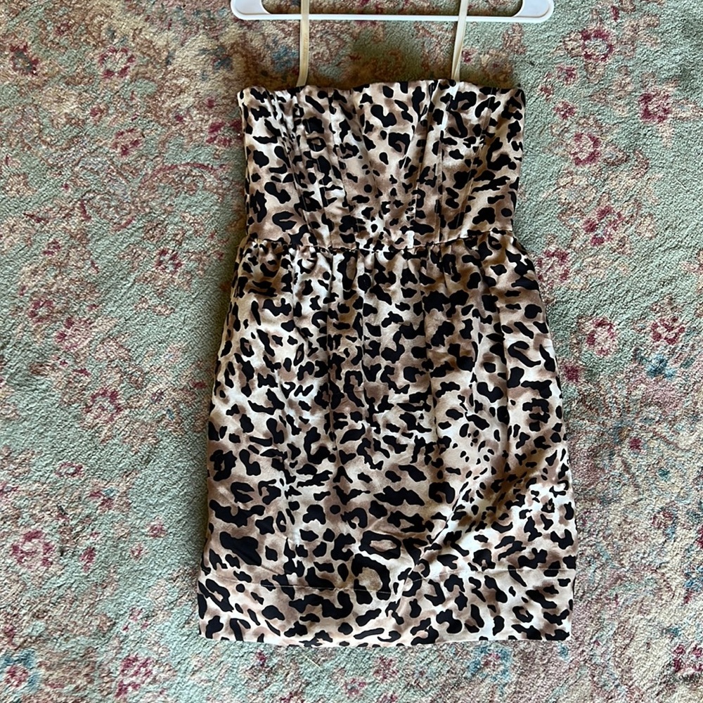 Shoshanna NWOT cheetah print strapless mini dress w interior corset. Size 4.
